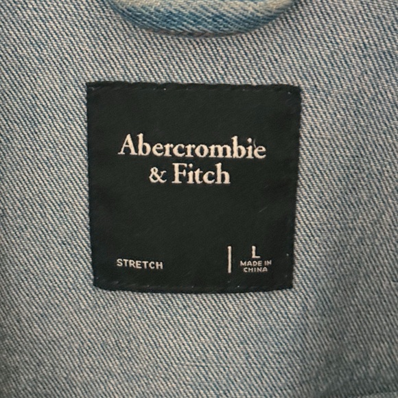 Abercrombie & Fitch Light Wash Denim Jacket - Picture 6 of 6